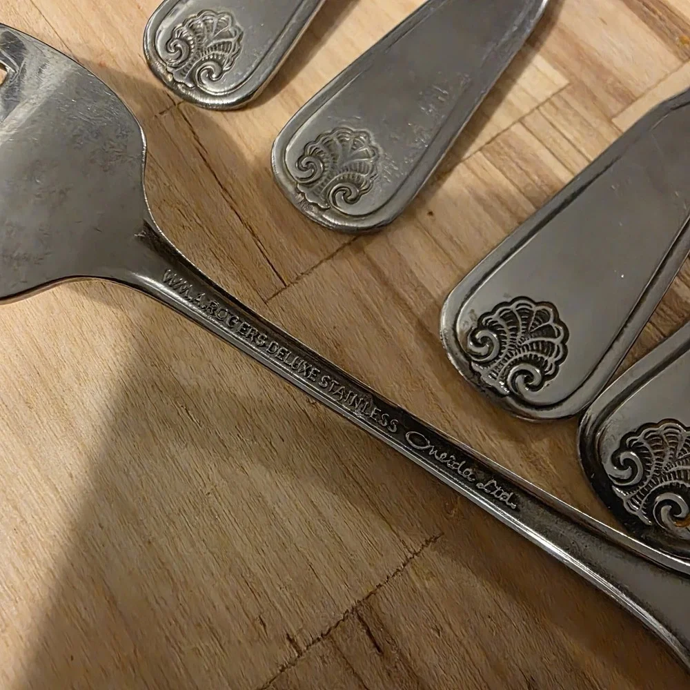 WM A ROGERS c1991 COLONIAL MOOD DELUXE‎ STAINLESS 6 PLACE/ SALAD FORKS